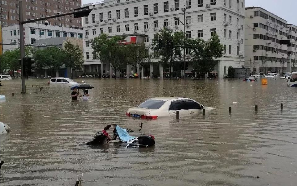 2025年7月长春光复路暴雨造成路面积水实景.jpg